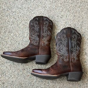 Ariat cowboy boots, In excellent condition, minor scuff in the toe.